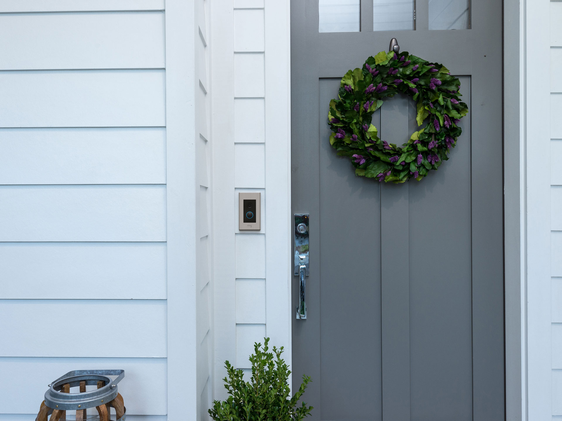 RING / Doorbell in an entrance setting
